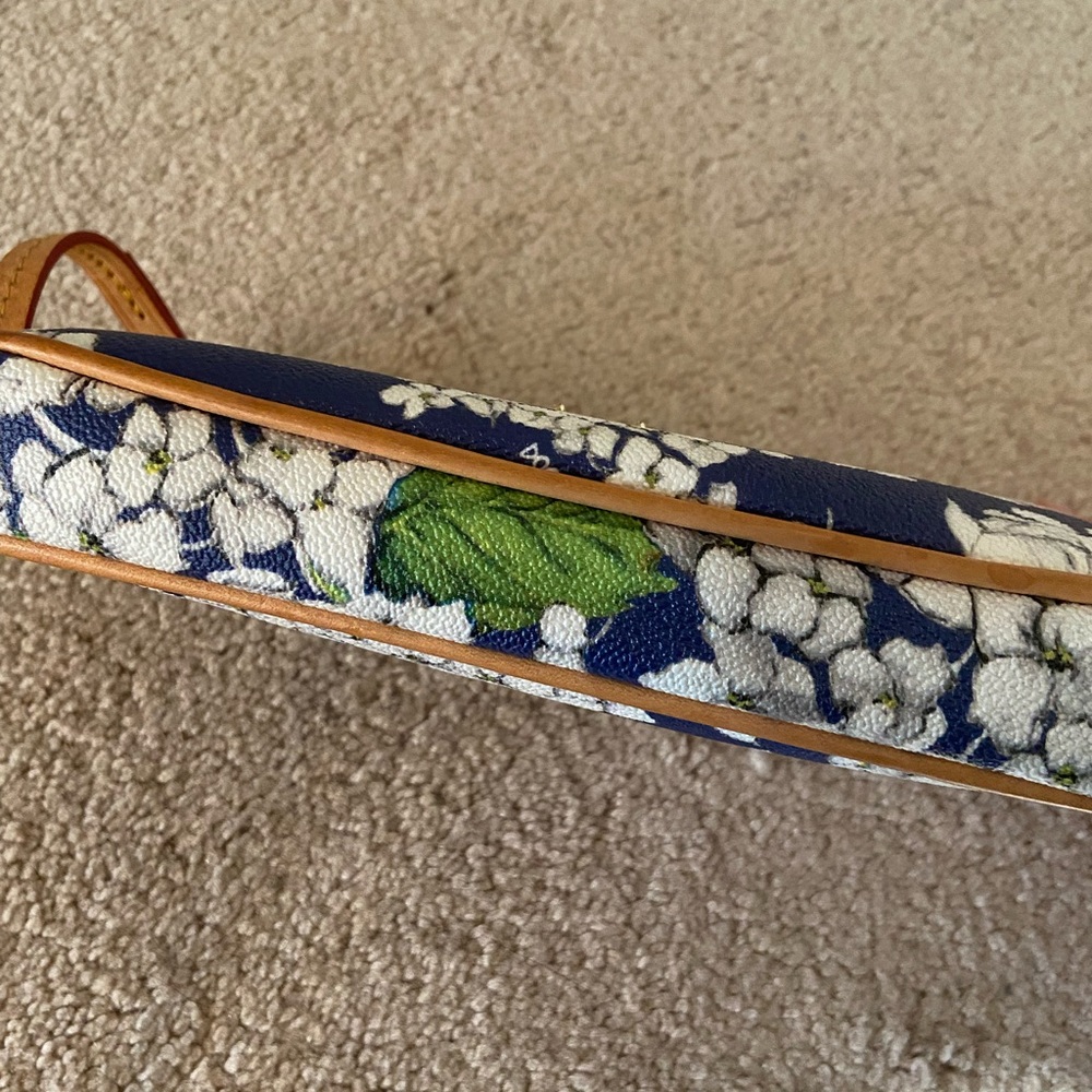 dooney and bourke blue floral crossbody - Picture 3 of 5